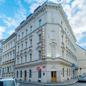 3* فندق Koruna